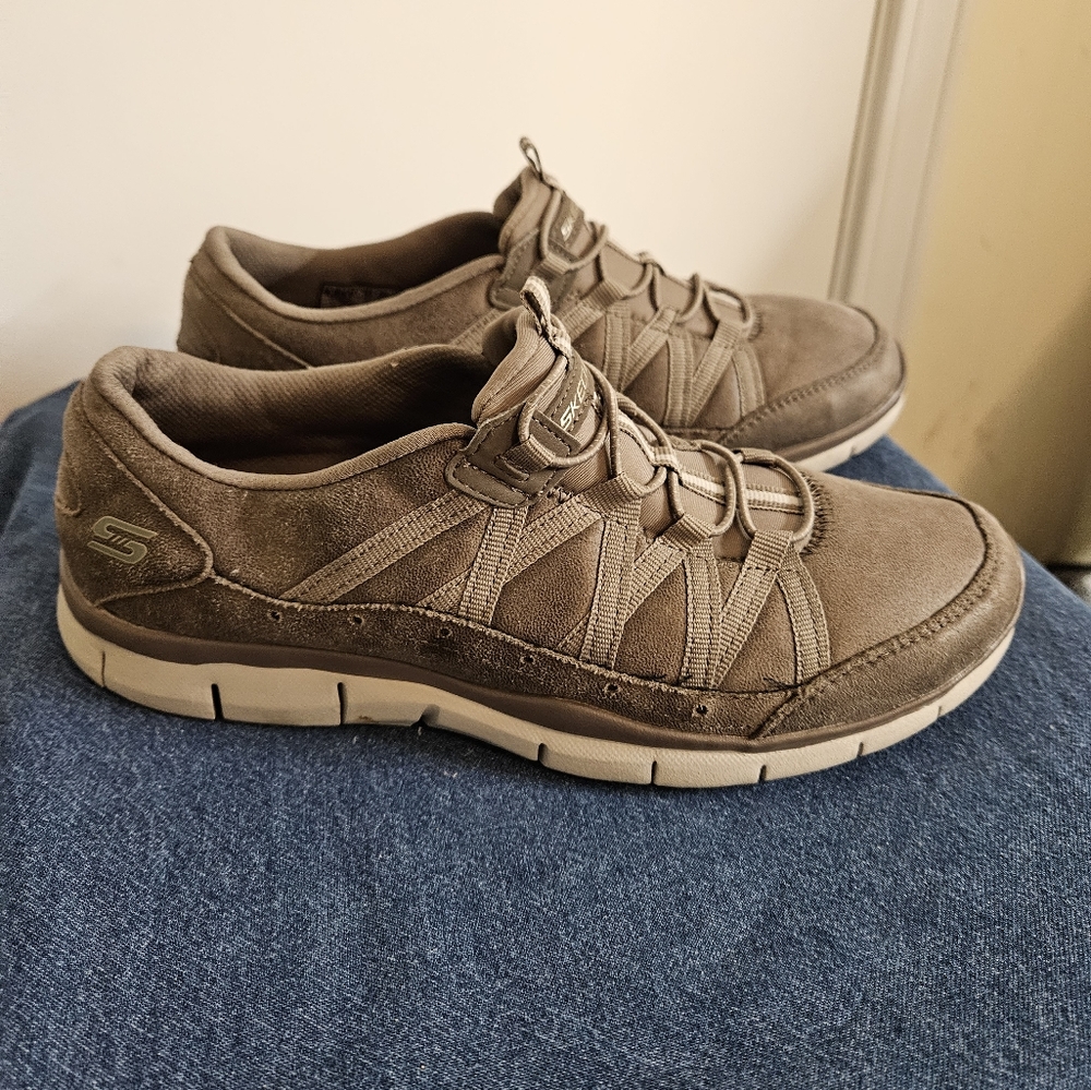 Sketchers Air-Cooled Memory Foam Walking Sneaker Shoe